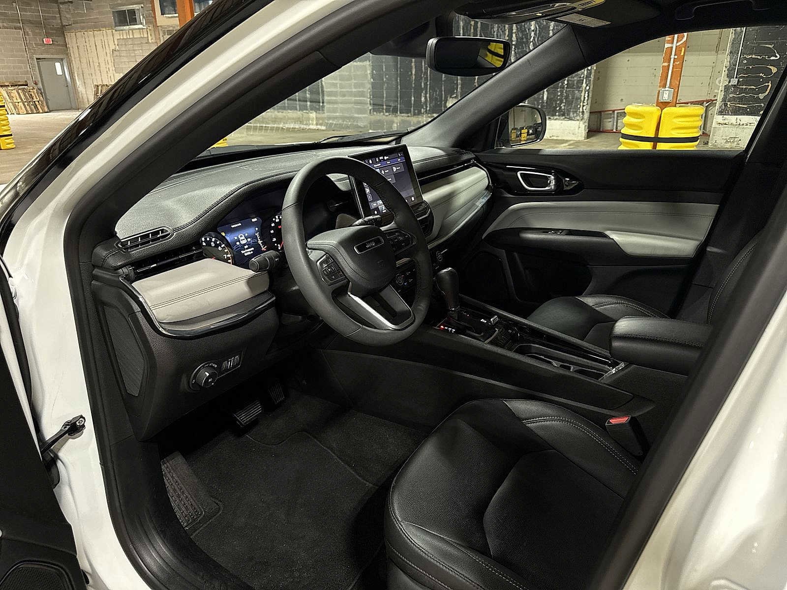 Thumbnail: 2023 Jeep Compass - 29