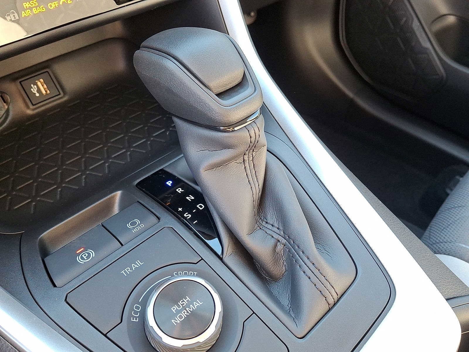 Thumbnail: 2025 Toyota RAV4 - 15