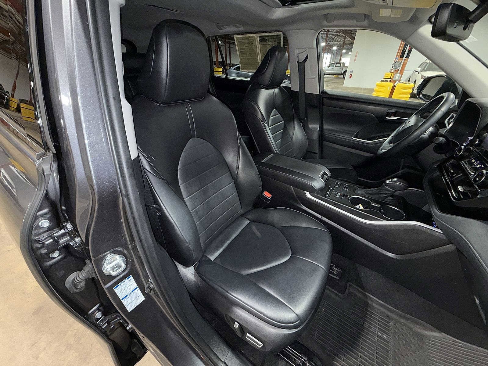 Thumbnail: 2022 Toyota Highlander - 16