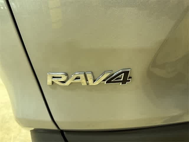 Thumbnail: 2022 Toyota RAV4 - 24