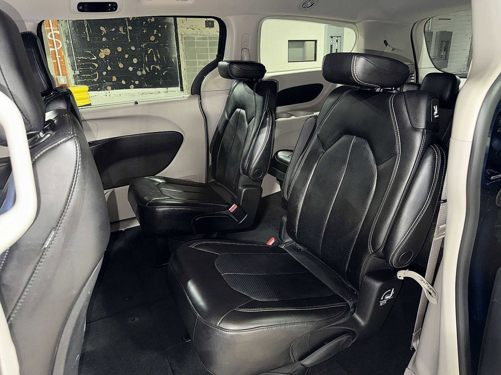 Thumbnail: 2023 Chrysler Pacifica - 17