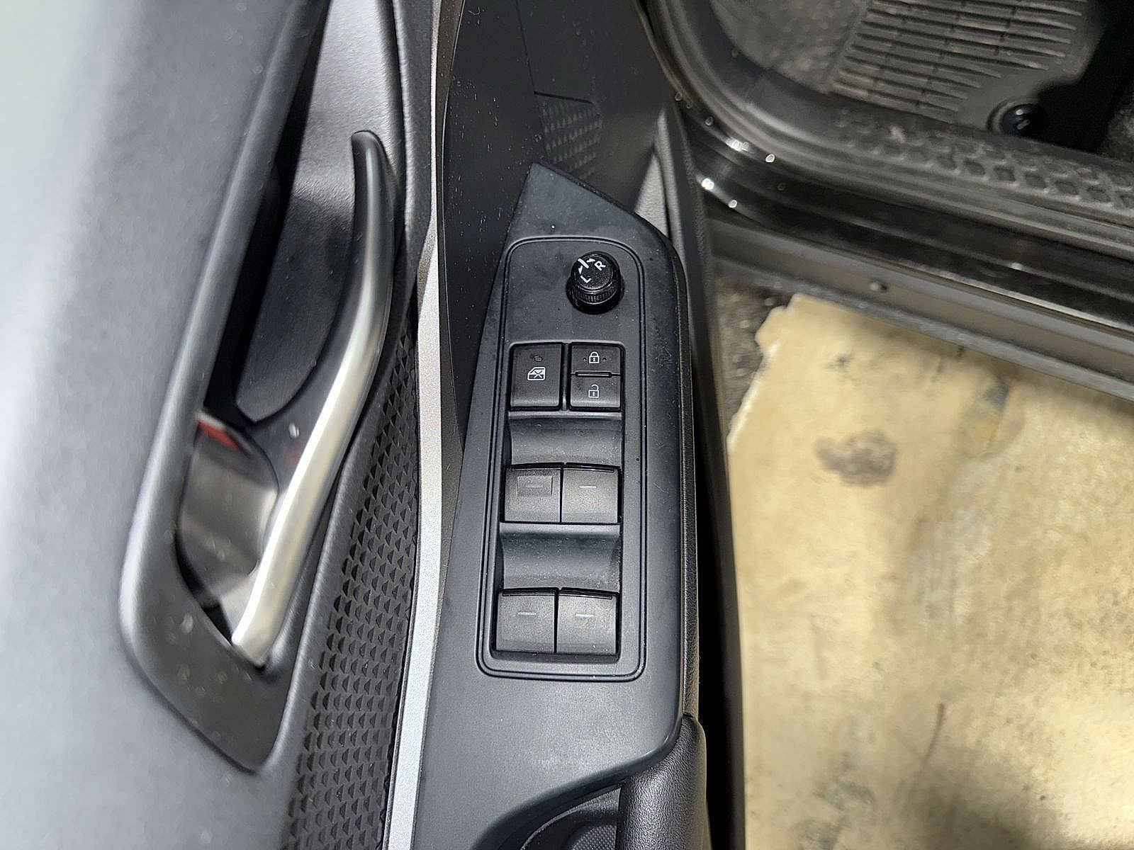 Thumbnail: 2021 Toyota C-HR - 28