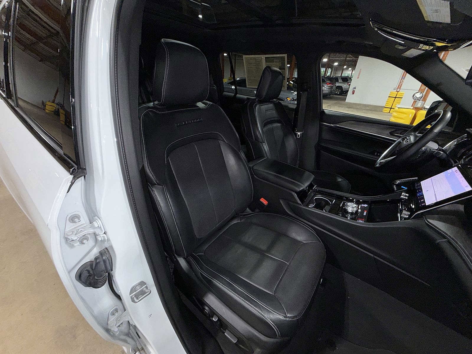 Thumbnail: 2021 Jeep Grand Cherokee L - 16