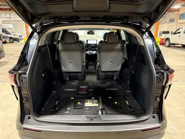 Thumbnail: 2025 Toyota Sienna - 11