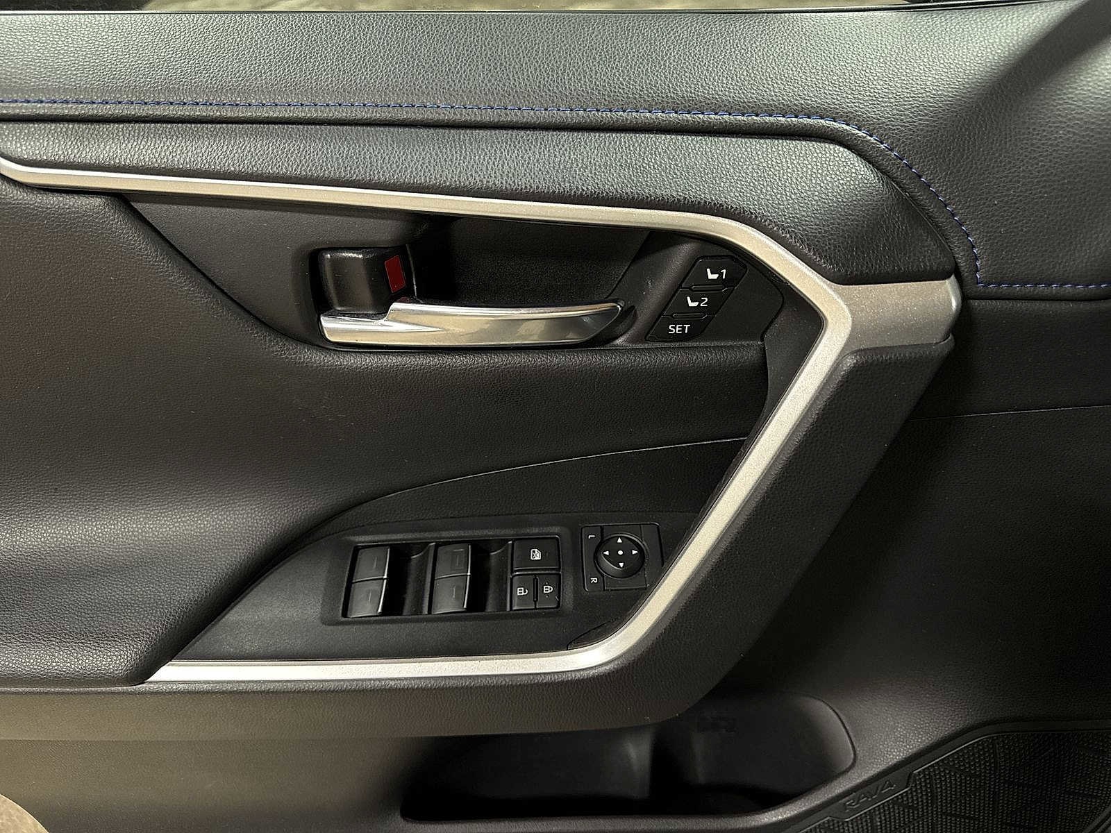 Thumbnail: 2022 Toyota RAV4 - 22