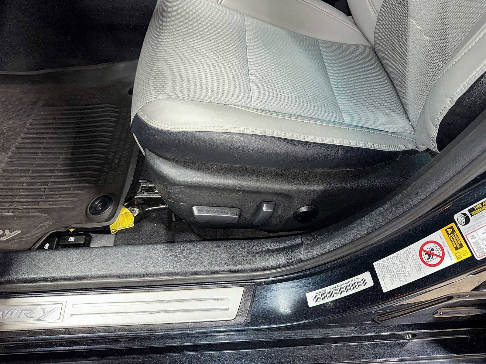 Thumbnail: 2017 Toyota Camry - 24