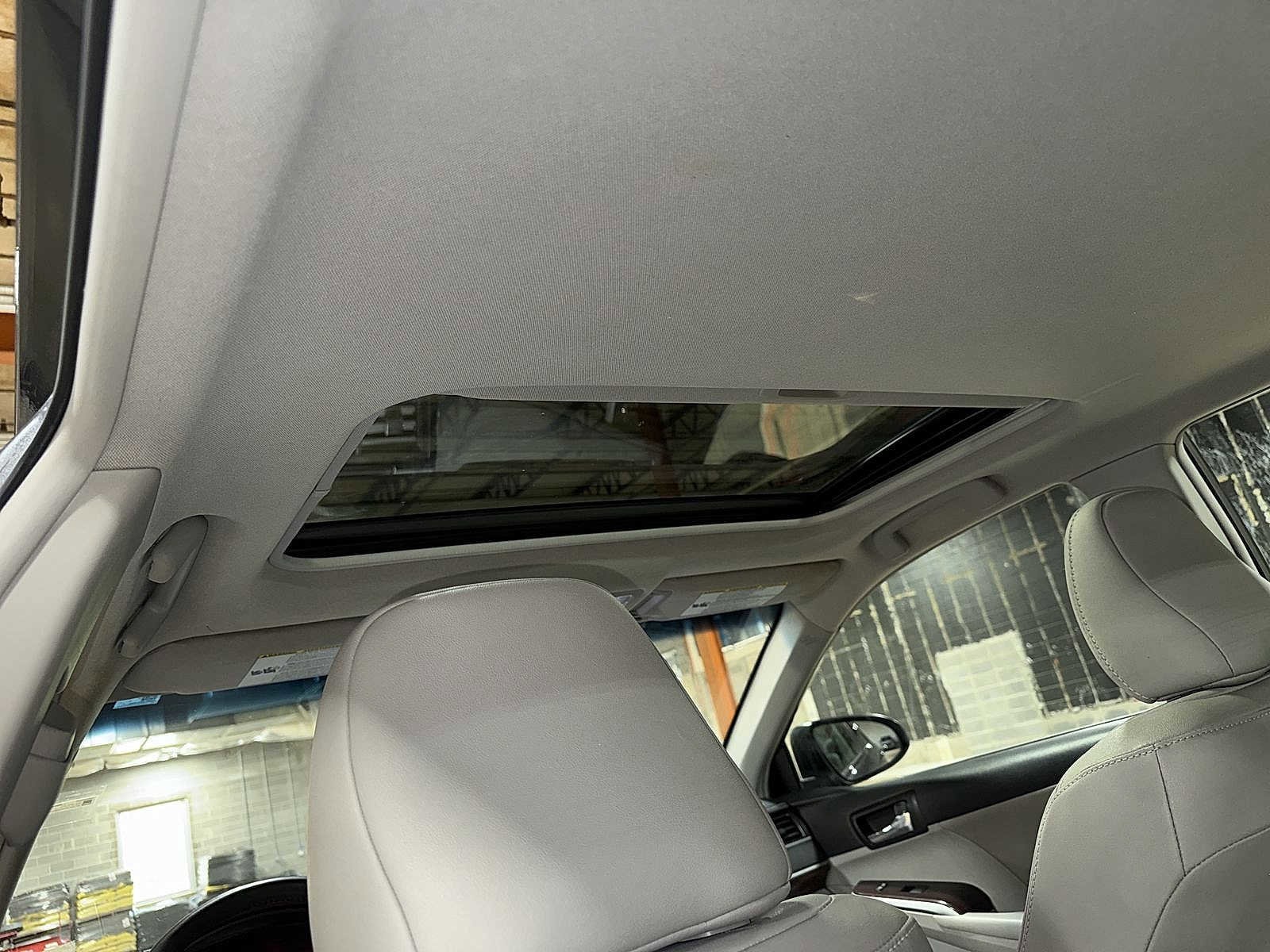 Thumbnail: 2012 Toyota Camry - 23