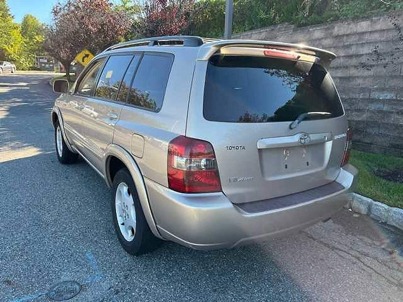 Thumbnail: 2004 Toyota Highlander - 9