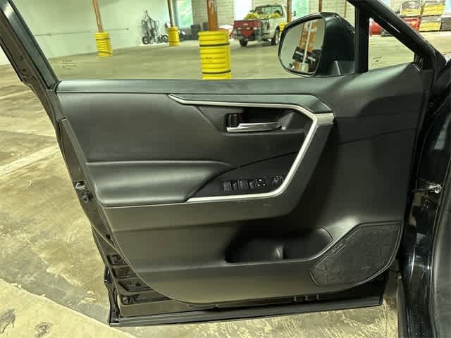 2022 Toyota RAV4 XLE 29