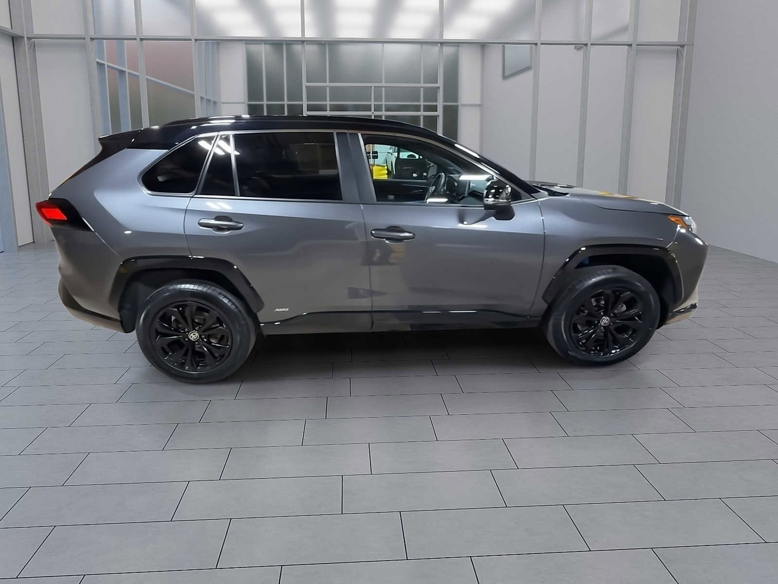 Thumbnail: 2022 Toyota RAV4 - 9