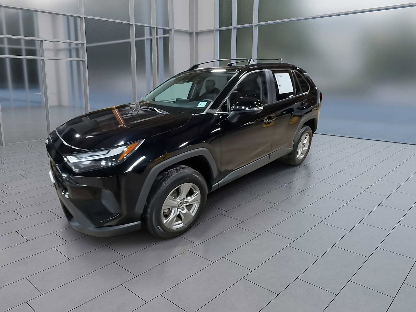 Thumbnail: 2022 Toyota RAV4 - 4