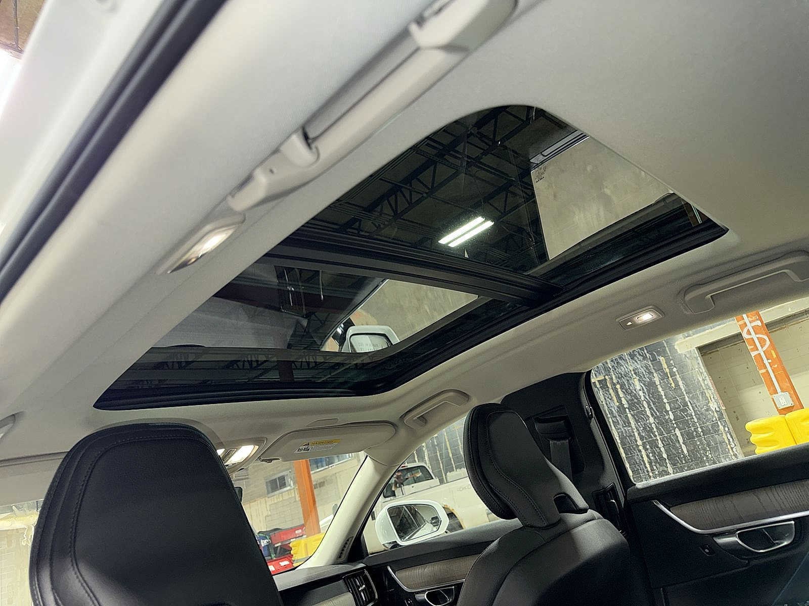 Thumbnail: 2025 Volvo S90 - 25