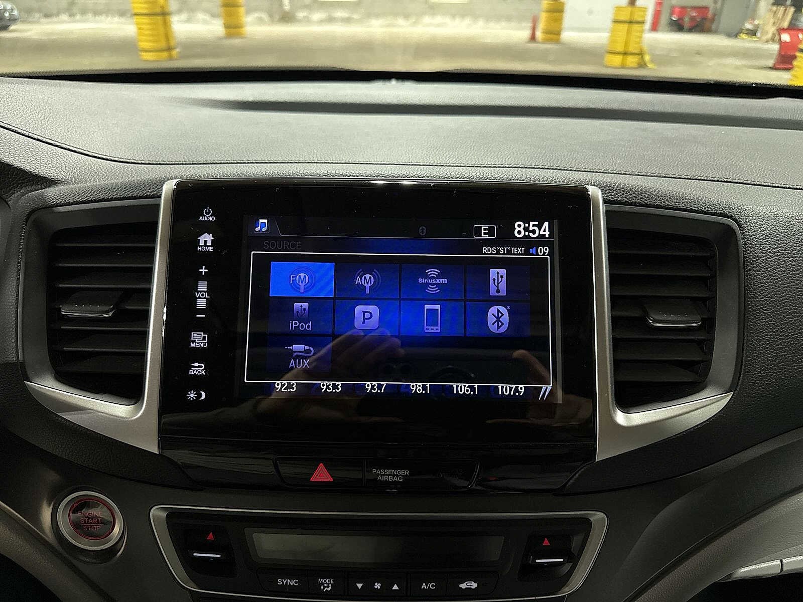Thumbnail: 2017 Honda Pilot - 21