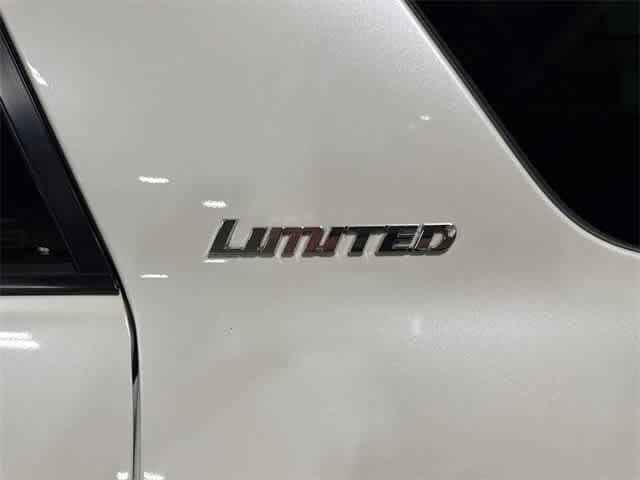 Thumbnail: 2013 Toyota 4Runner - 27