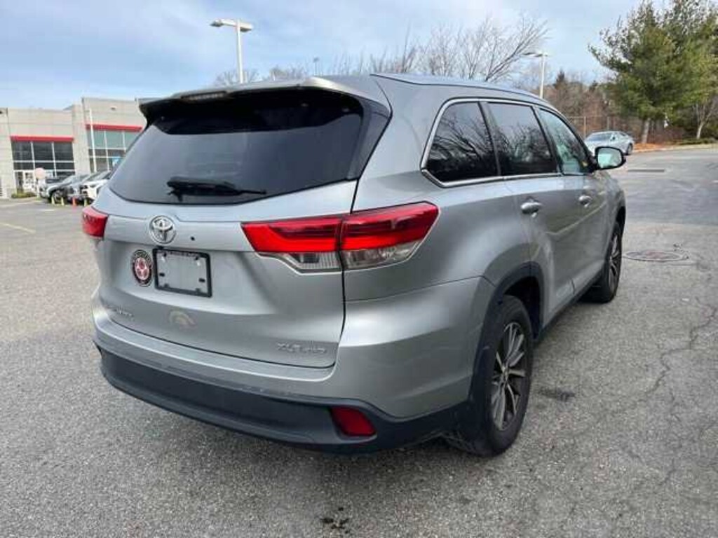 Used 2019 Toyota Highlander XLE V6 SUV
