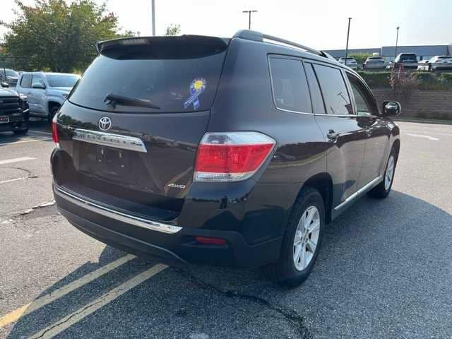Thumbnail: 2013 Toyota Highlander - 4