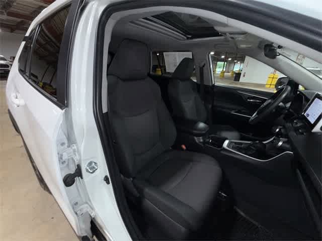 2023 Toyota RAV4 XLE 16