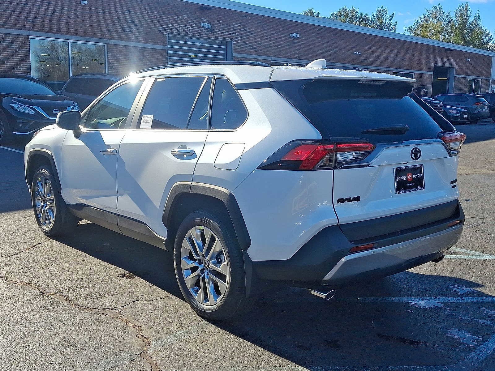 Thumbnail: 2025 Toyota RAV4 - 17