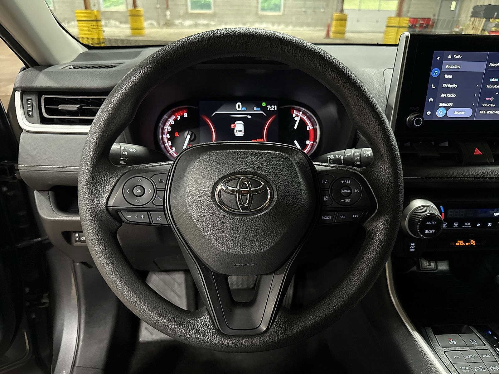 Thumbnail: 2025 Toyota RAV4 - 18