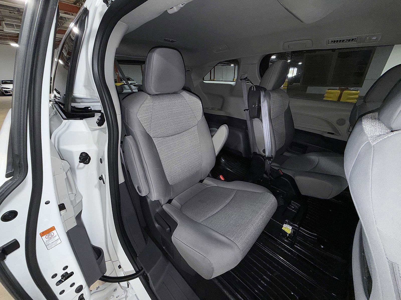 Thumbnail: 2023 Toyota Sienna - 17