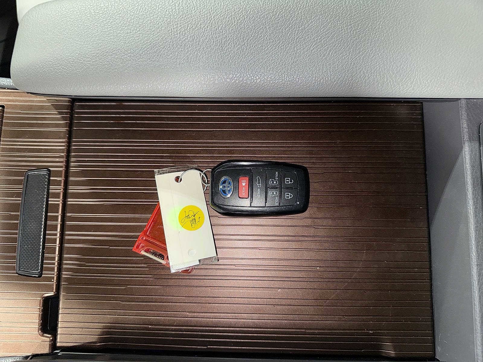 Thumbnail: 2023 Toyota Sienna - 34