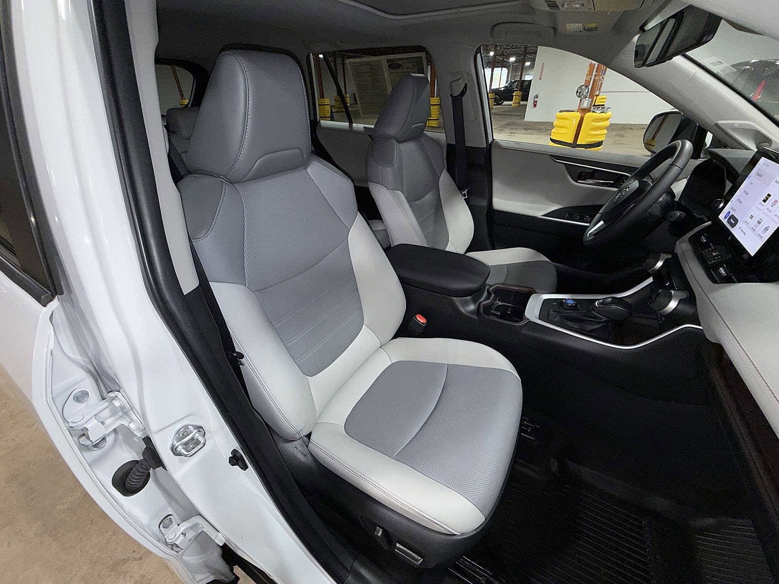 Thumbnail: 2023 Toyota RAV4 - 16