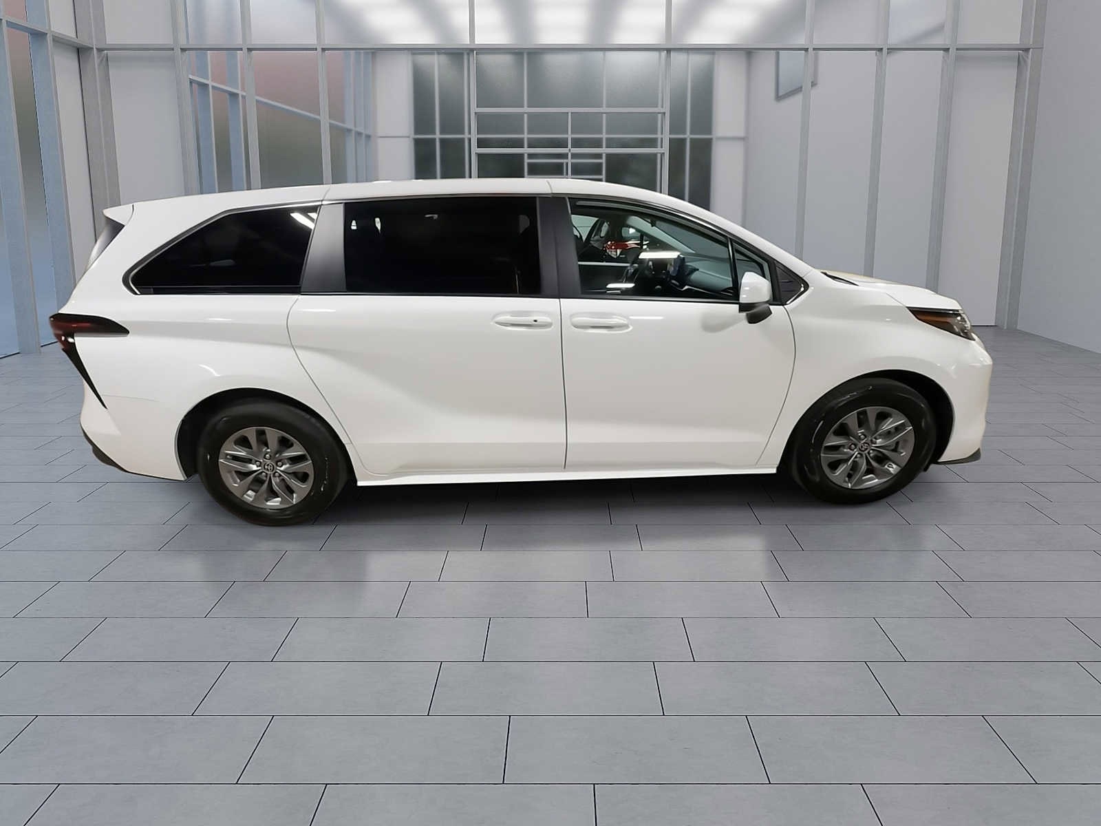 Thumbnail: 2023 Toyota Sienna - 9