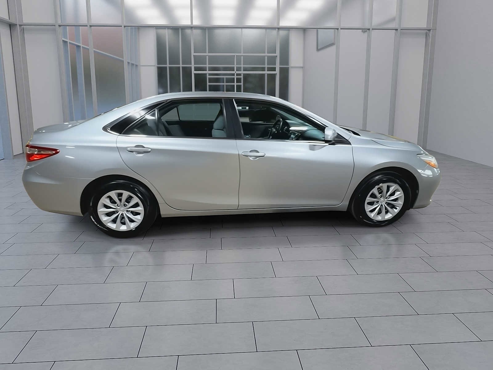 Thumbnail: 2016 Toyota Camry - 8