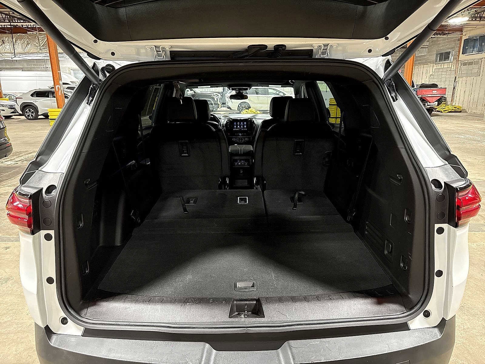 Thumbnail: 2023 Chevrolet Traverse - 11