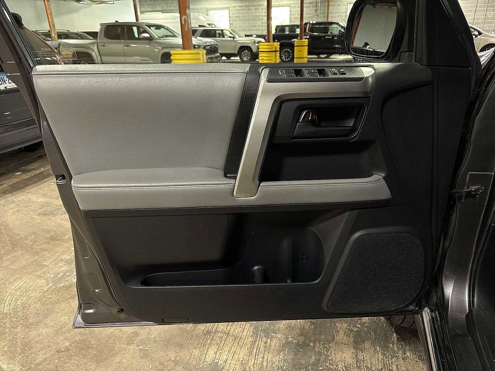 Thumbnail: 2013 Toyota 4Runner - 29