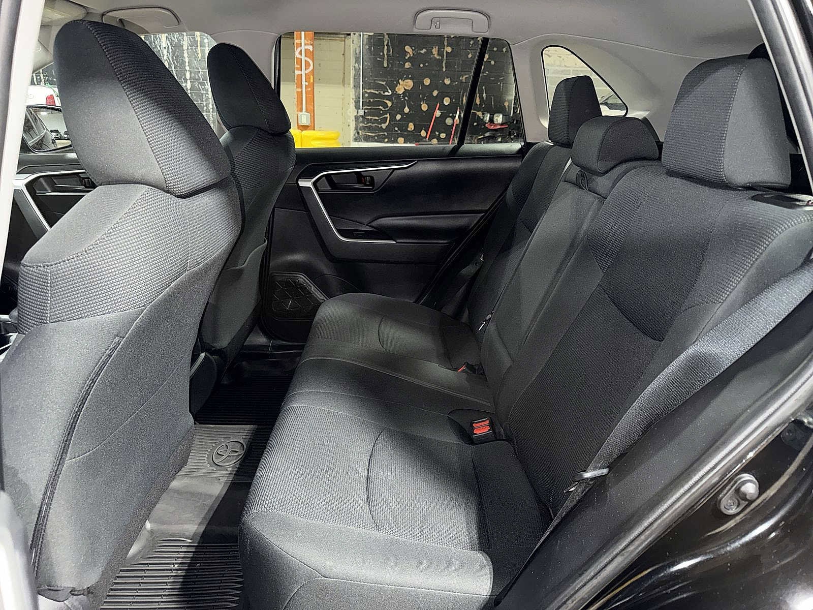 Thumbnail: 2019 Toyota RAV4 - 17