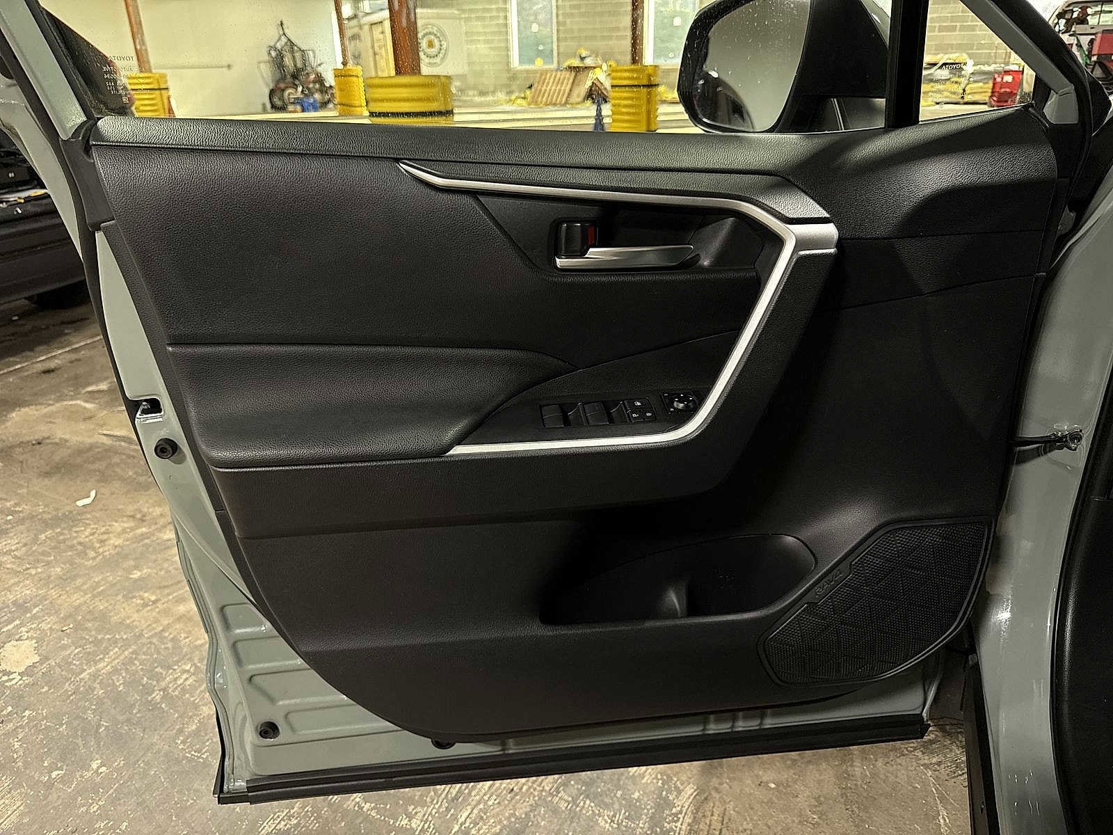 Thumbnail: 2021 Toyota RAV4 - 30