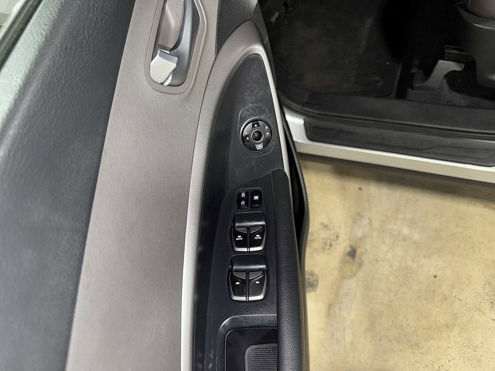 Thumbnail: 2016 Hyundai Santa Fe - 22