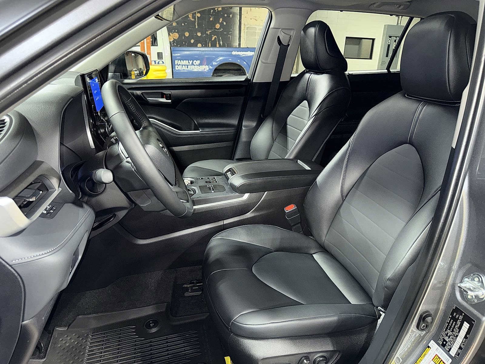 Thumbnail: 2026 Toyota Highlander - 15