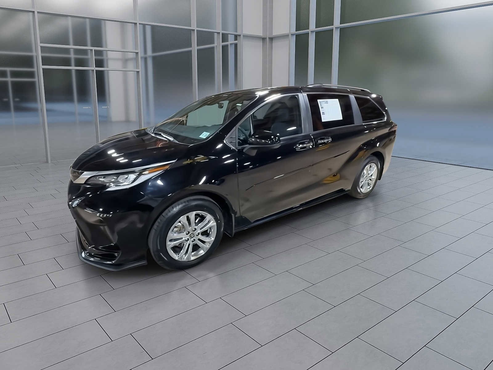 Thumbnail: 2023 Toyota Sienna - 4