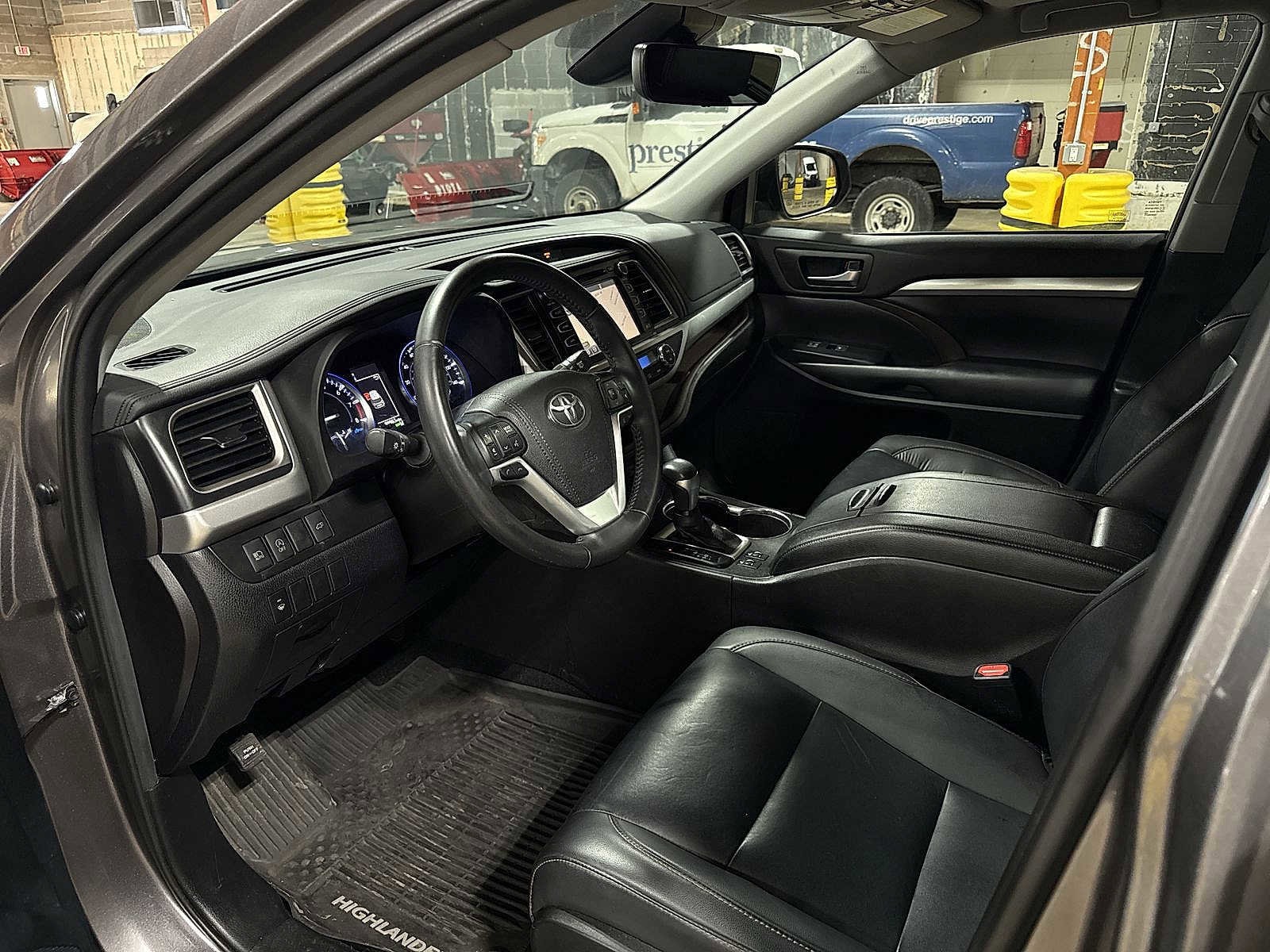 Thumbnail: 2019 Toyota Highlander - 31