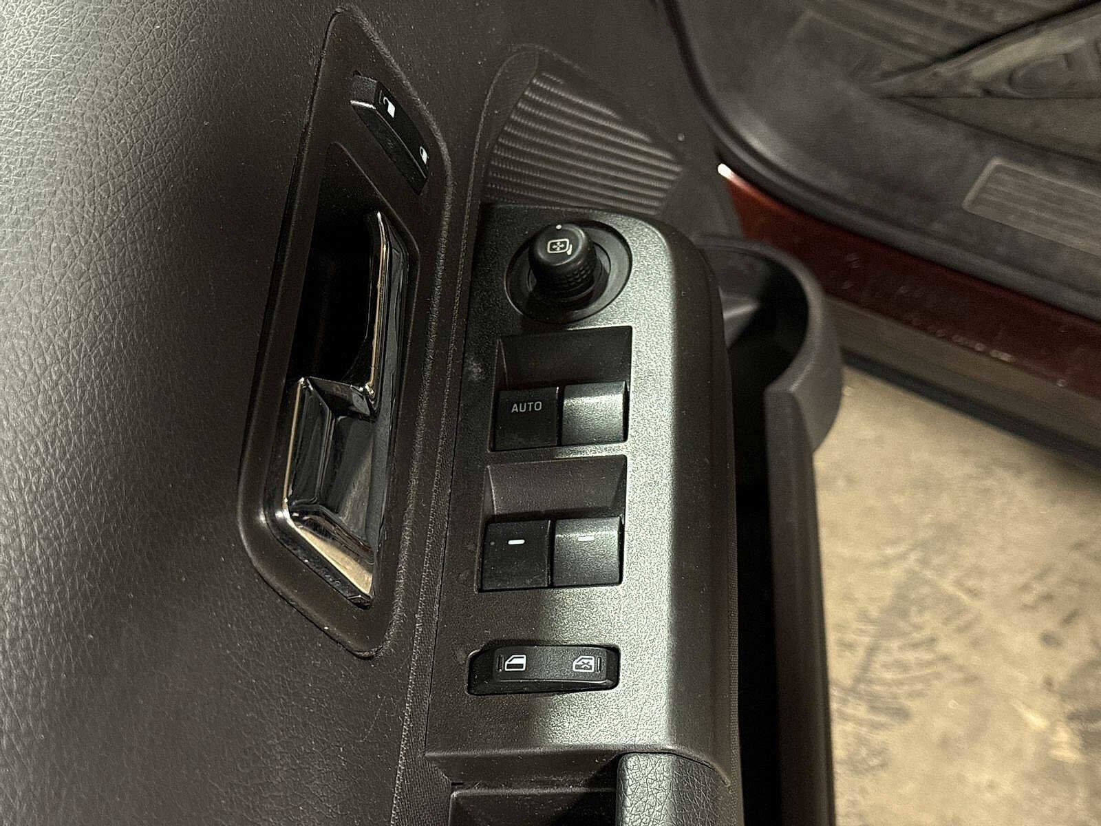 Thumbnail: 2010 Ford Edge - 22