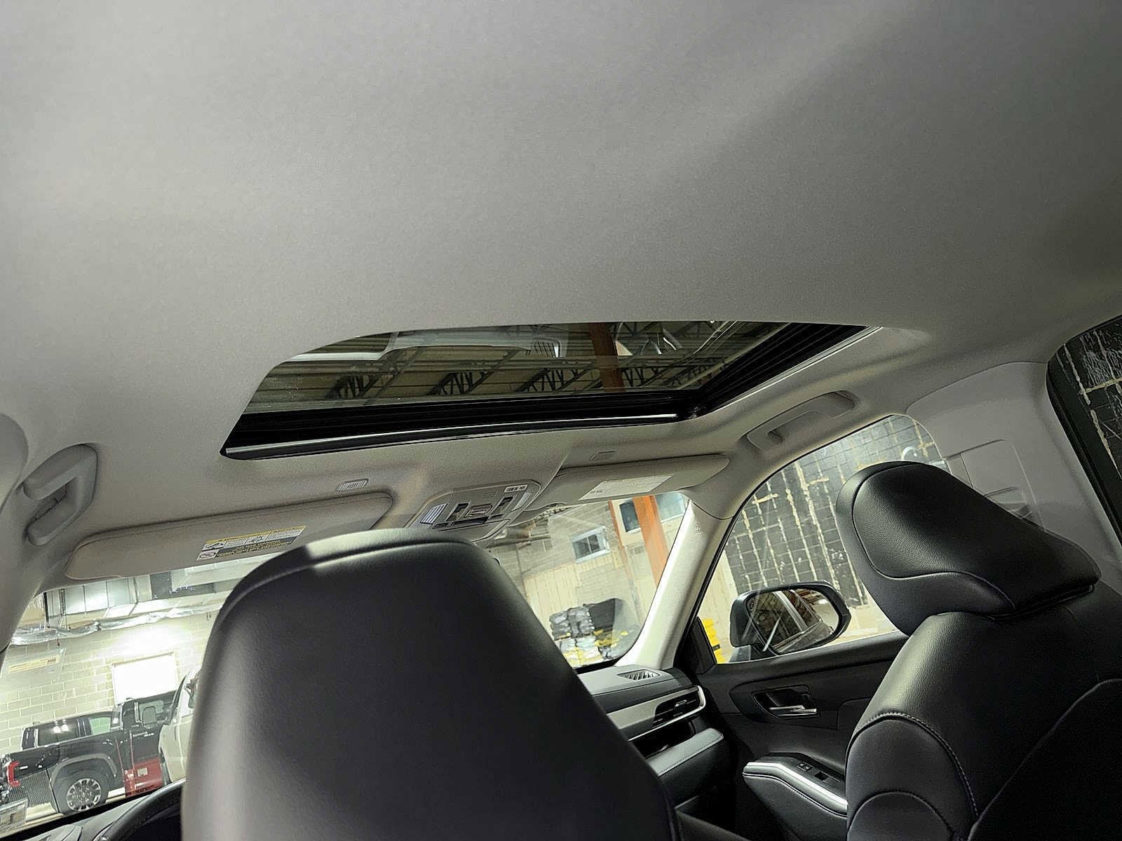 Thumbnail: 2023 Toyota Highlander - 25