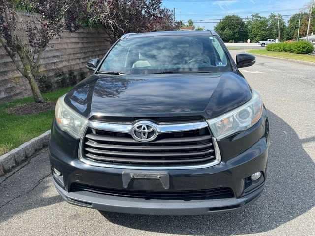 Thumbnail: 2015 Toyota Highlander - 2
