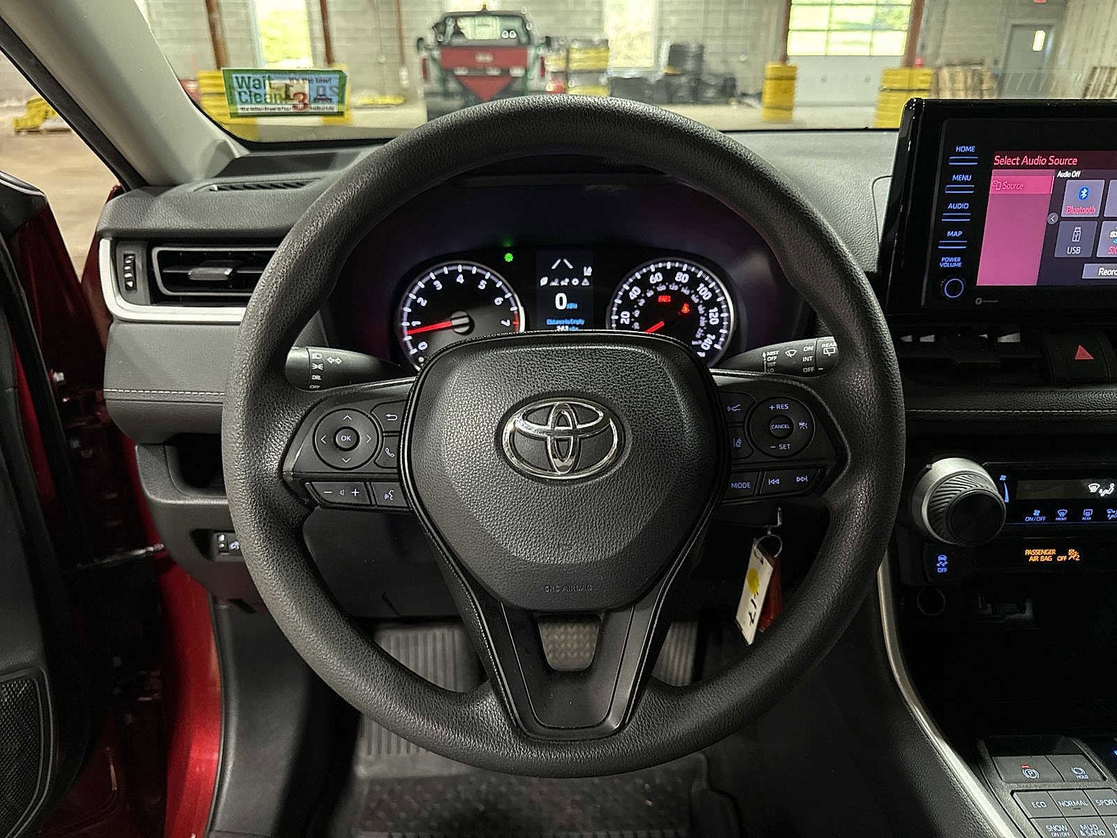 Thumbnail: 2020 Toyota RAV4 - 18