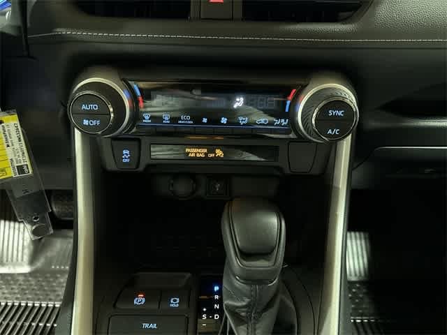 2022 Toyota RAV4 LE 21