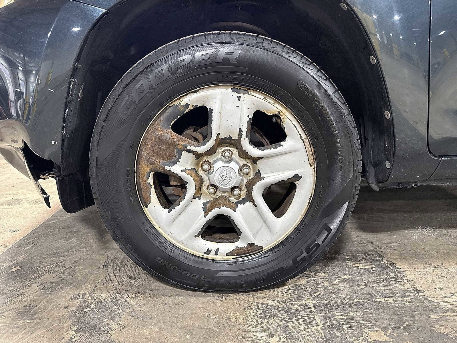 Thumbnail: 2011 Toyota RAV4 - 10