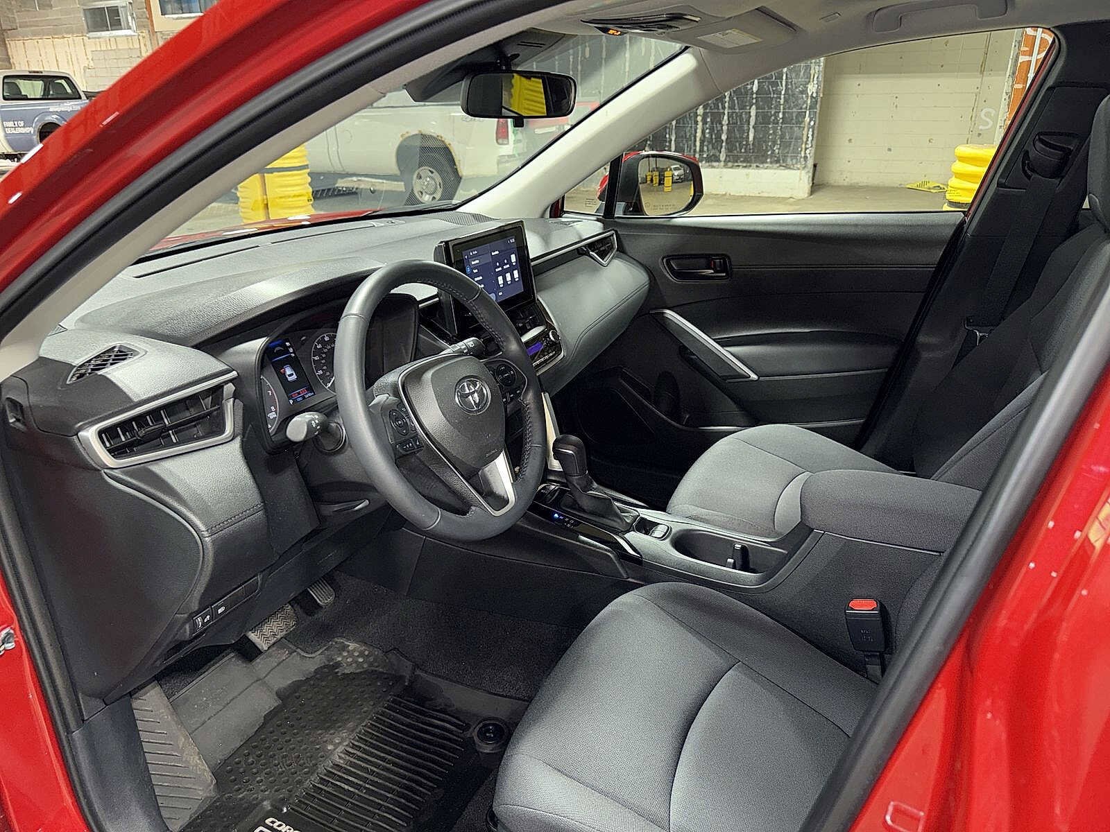 Thumbnail: 2023 Toyota Corolla Cross - 29