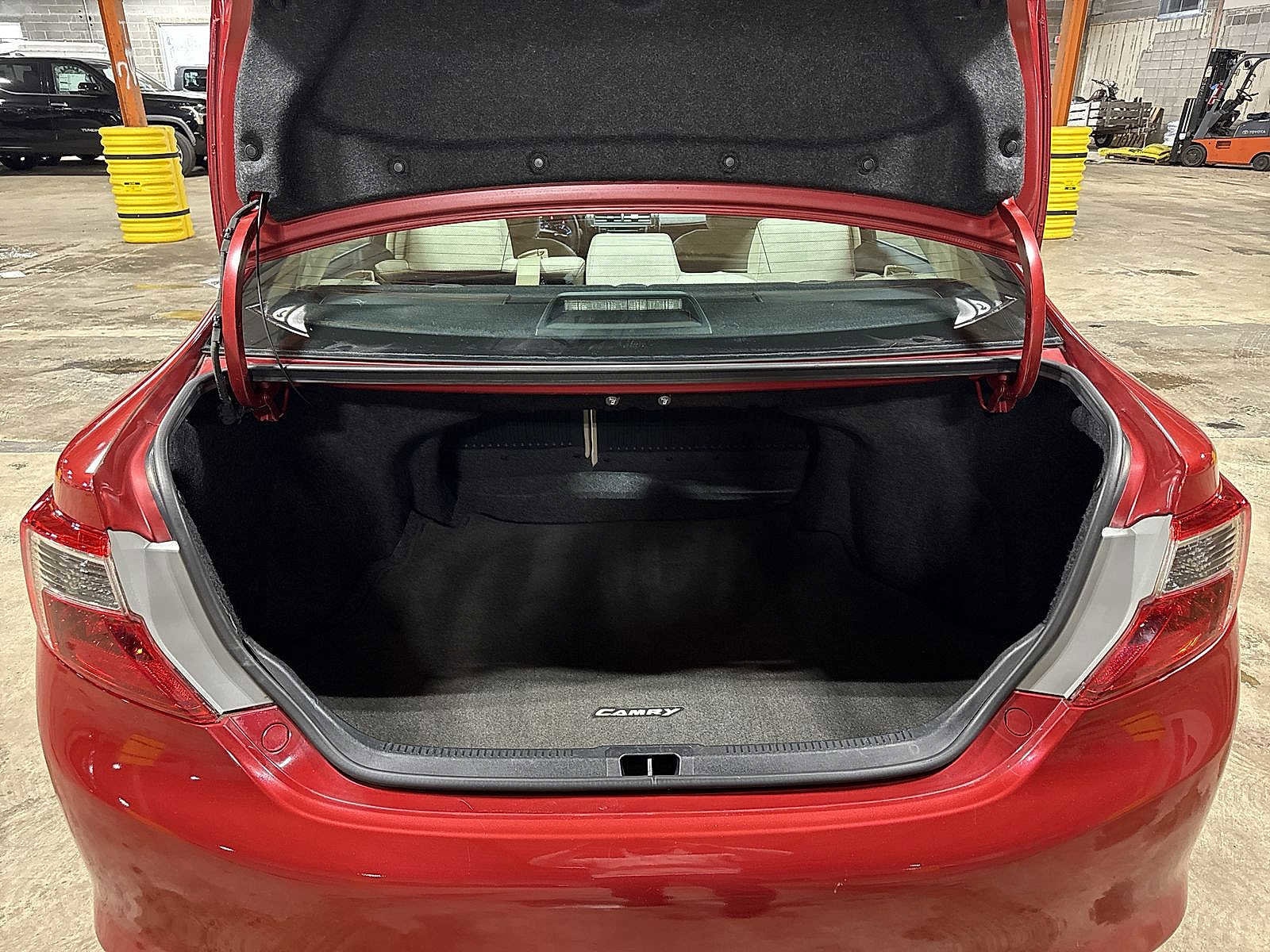 Thumbnail: 2012 Toyota Camry - 11