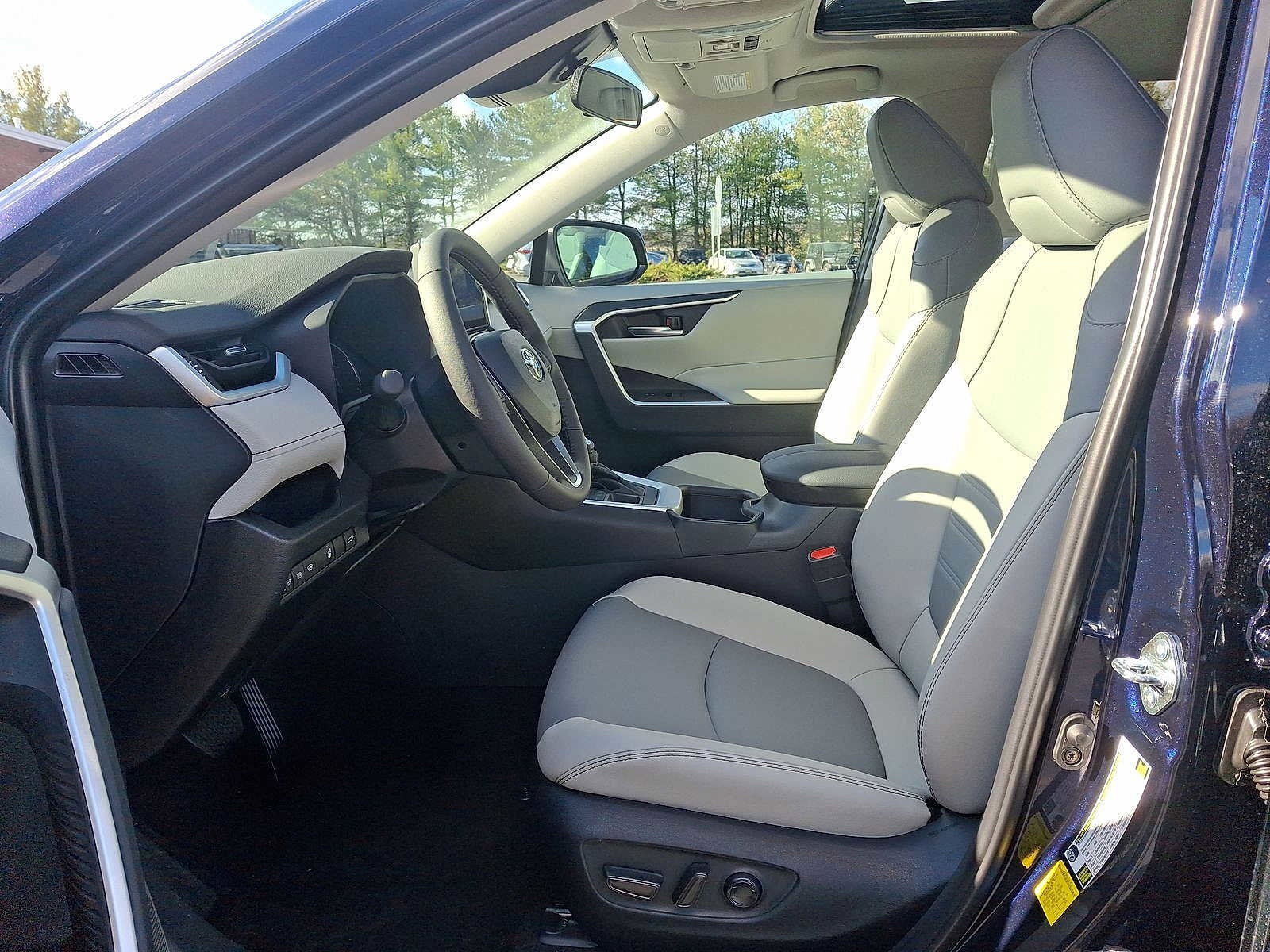 Thumbnail: 2025 Toyota RAV4 - 20