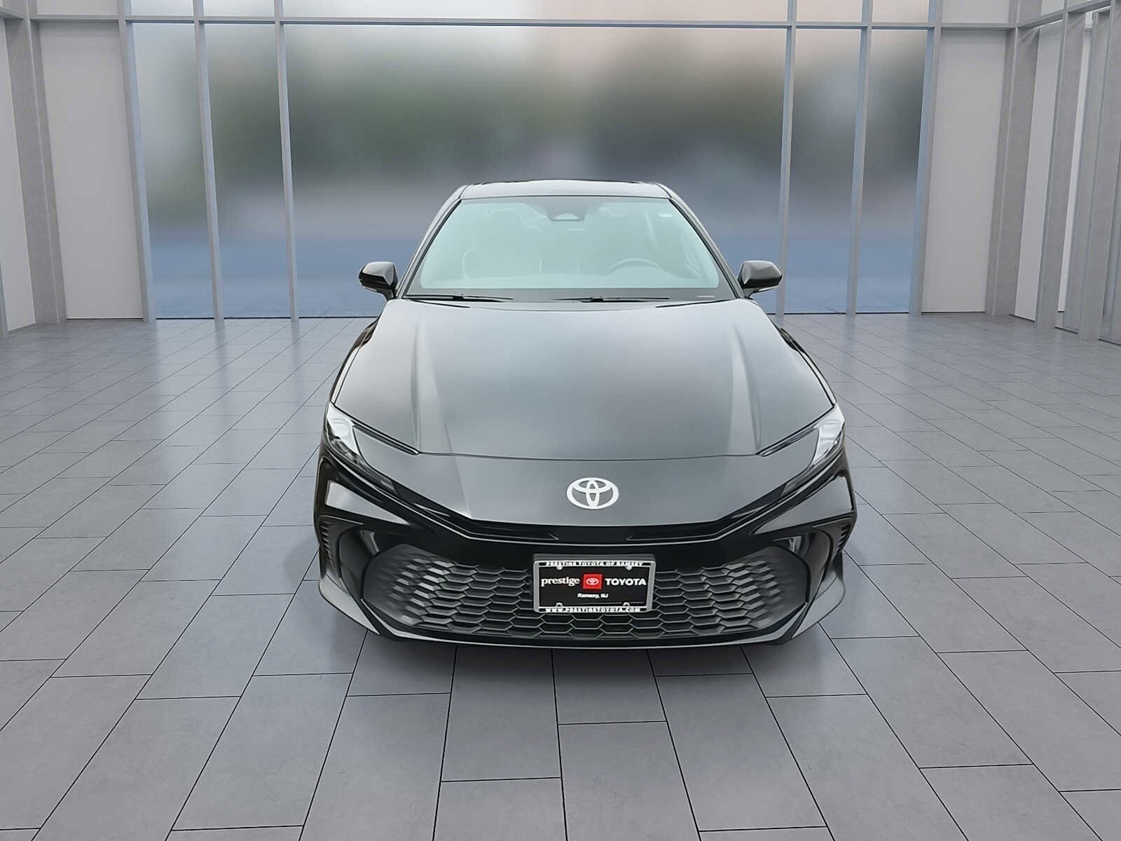 2025 Toyota Camry SE photo 3
