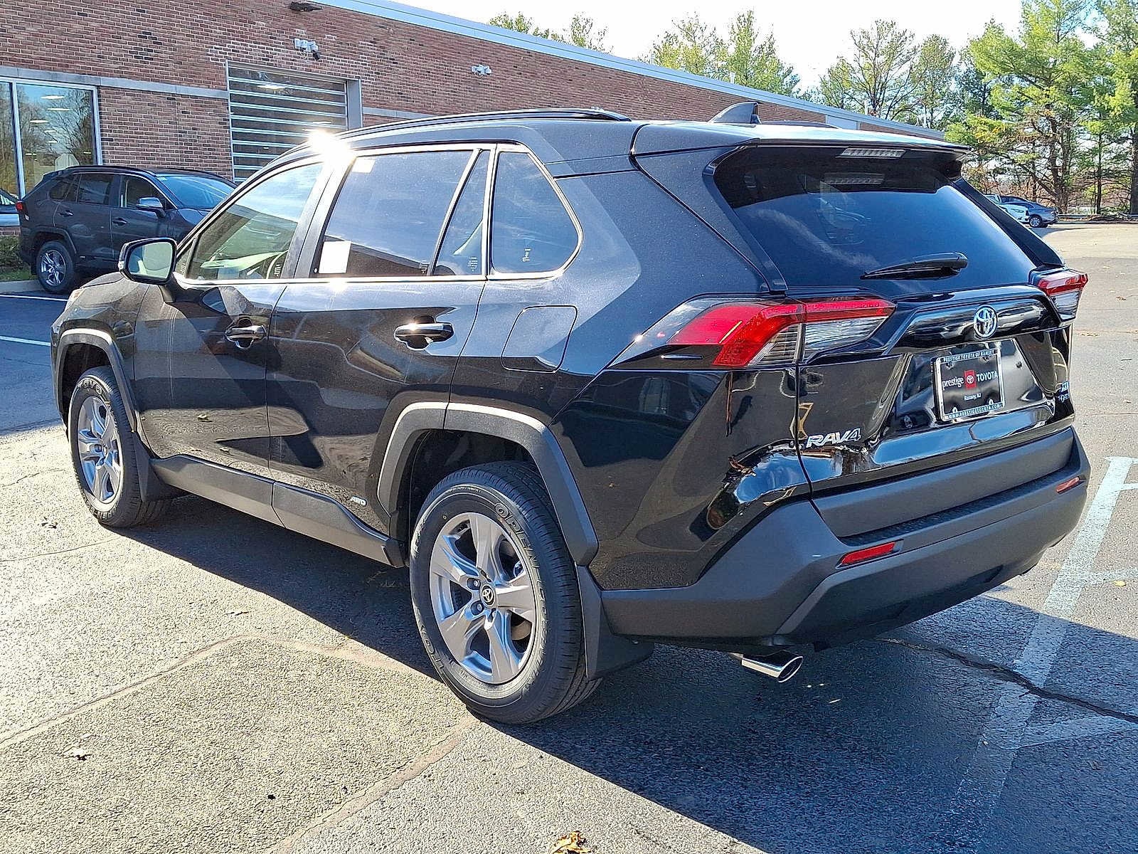 Thumbnail: 2025 Toyota RAV4 - 11