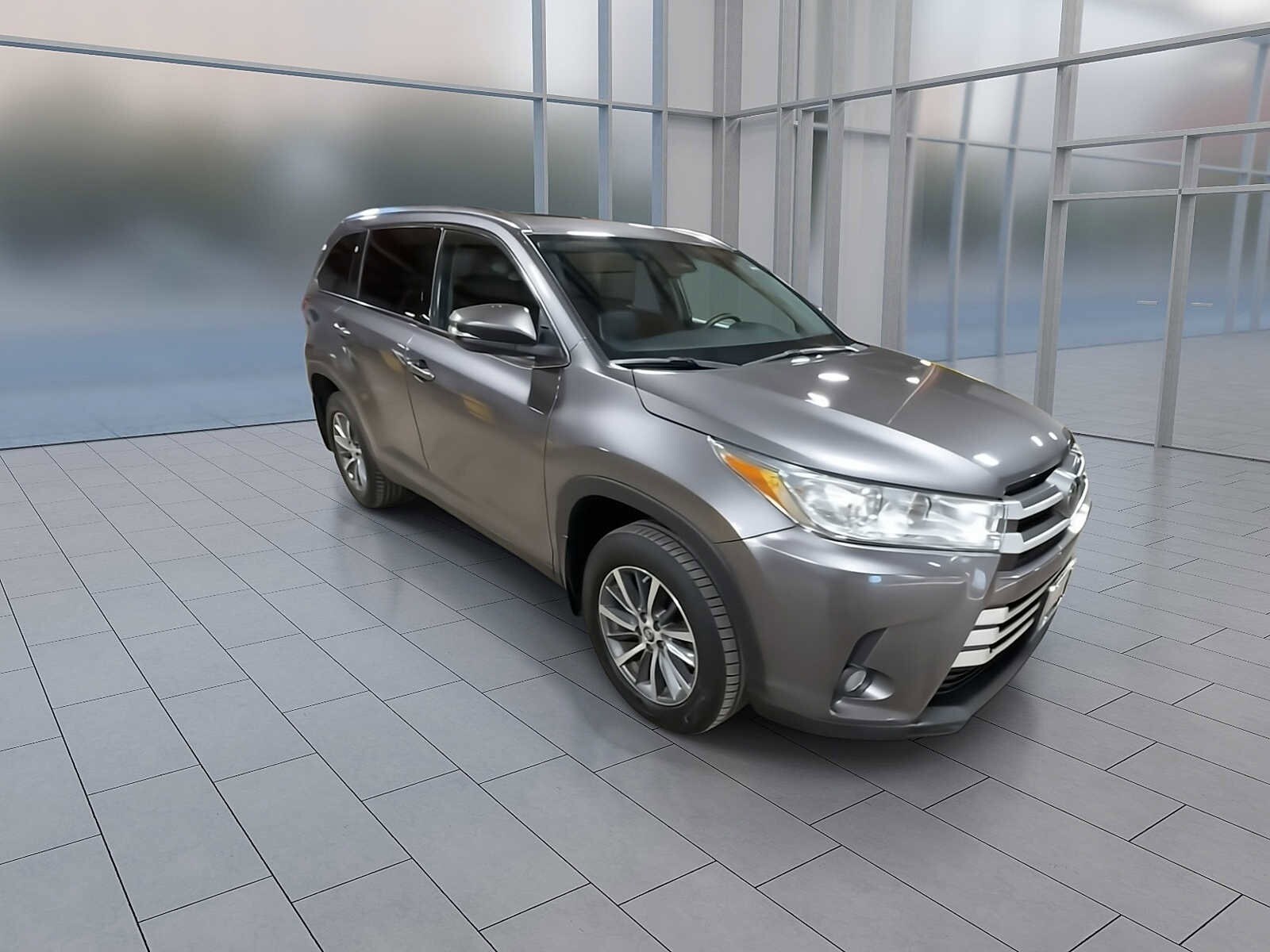 Thumbnail: 2019 Toyota Highlander - 2