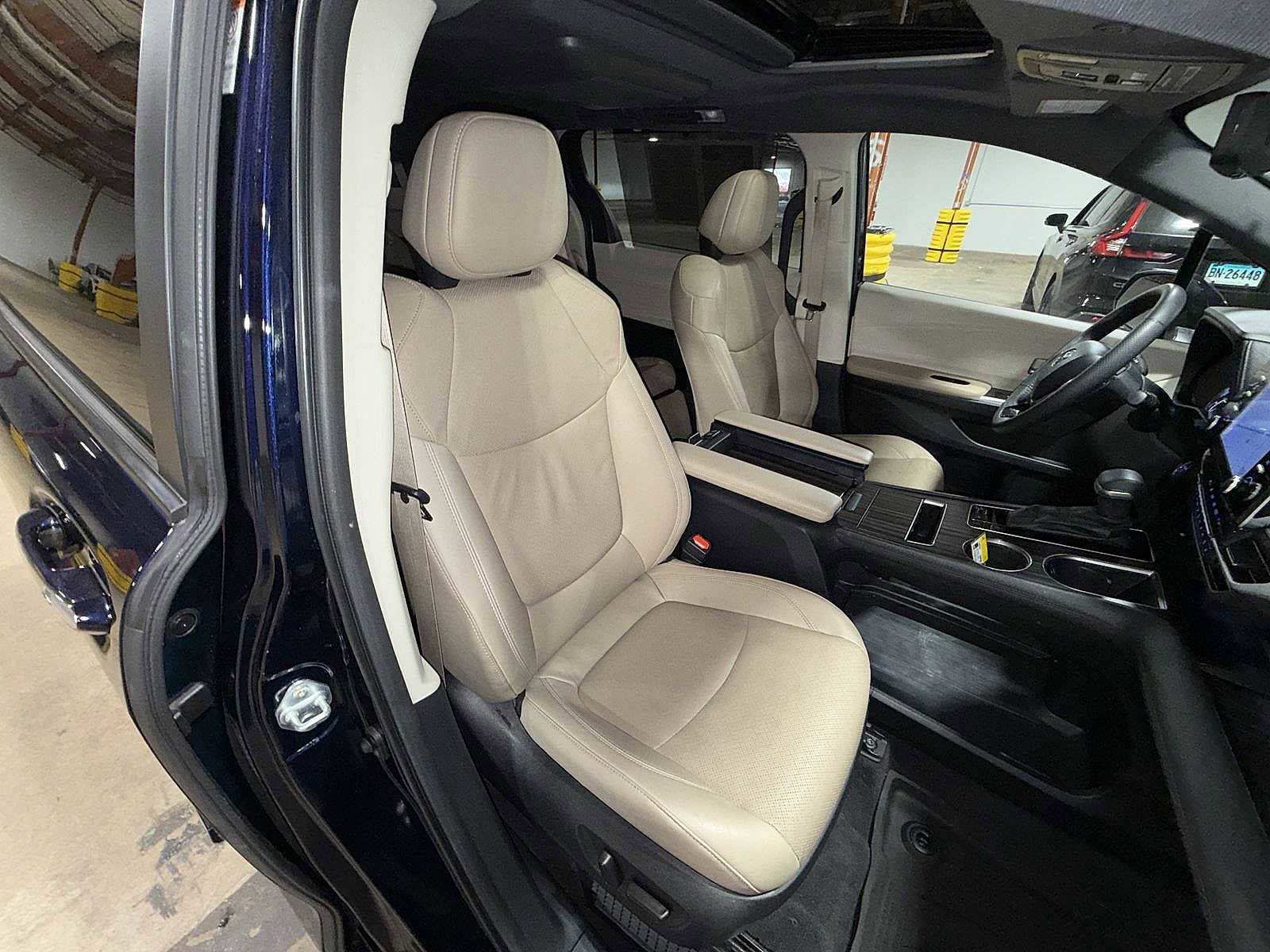 Thumbnail: 2023 Toyota Sienna - 16