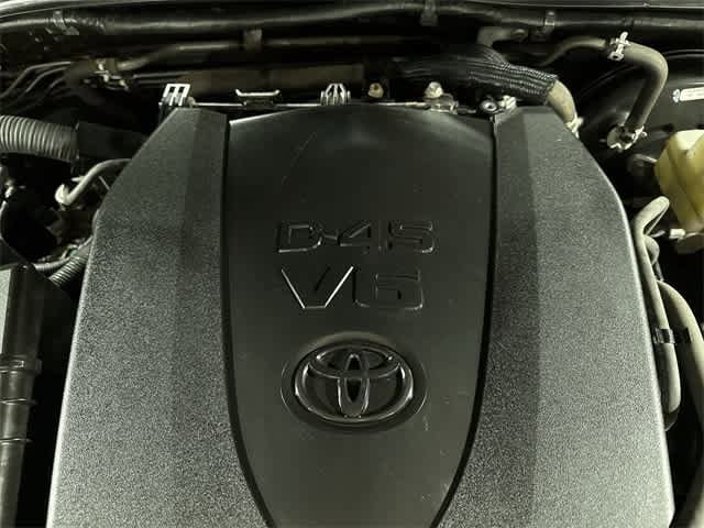 2017 Toyota Tacoma SR5 28